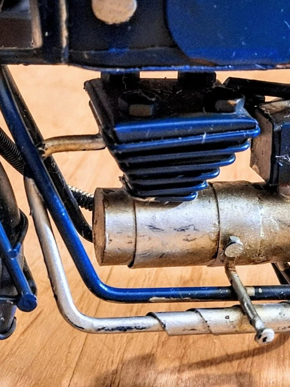 Handcrafted Vintage-Style Decorative Blue Metal 10″ Motorcycle Decor EUC